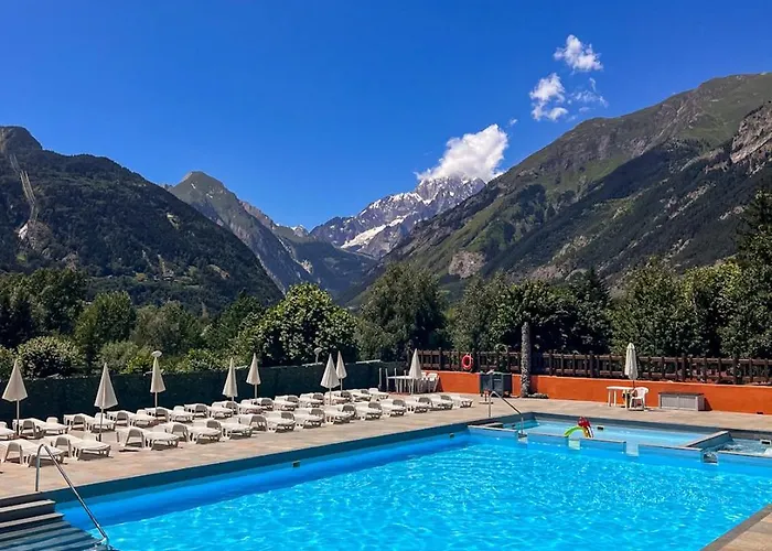 Bijoux Des Alpes - Mont Blanc Village База отдыха Ла-Саль